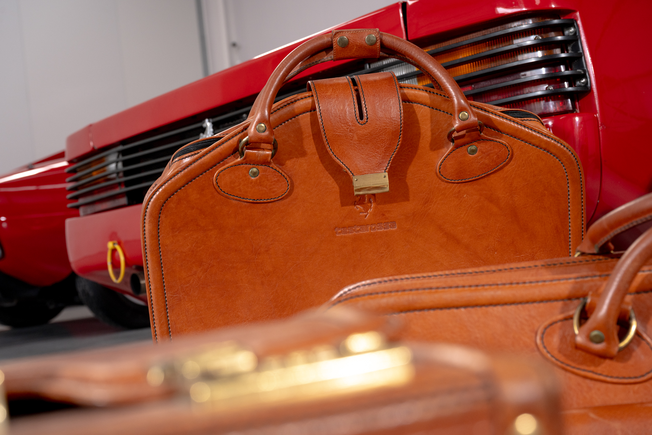 3MP-Max-Ferrari-Testarossa-Luggage-Set-23