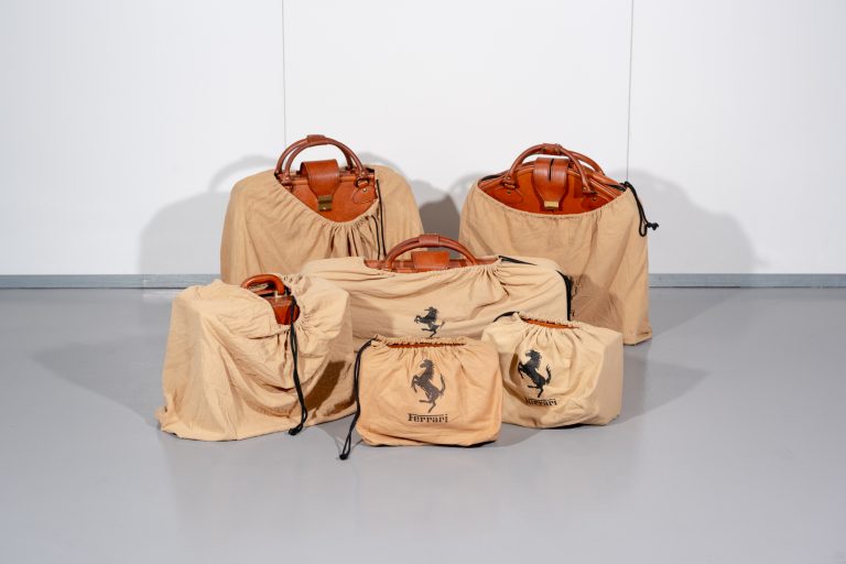 3MP-Max-Ferrari-Testarossa-Luggage-Set-3