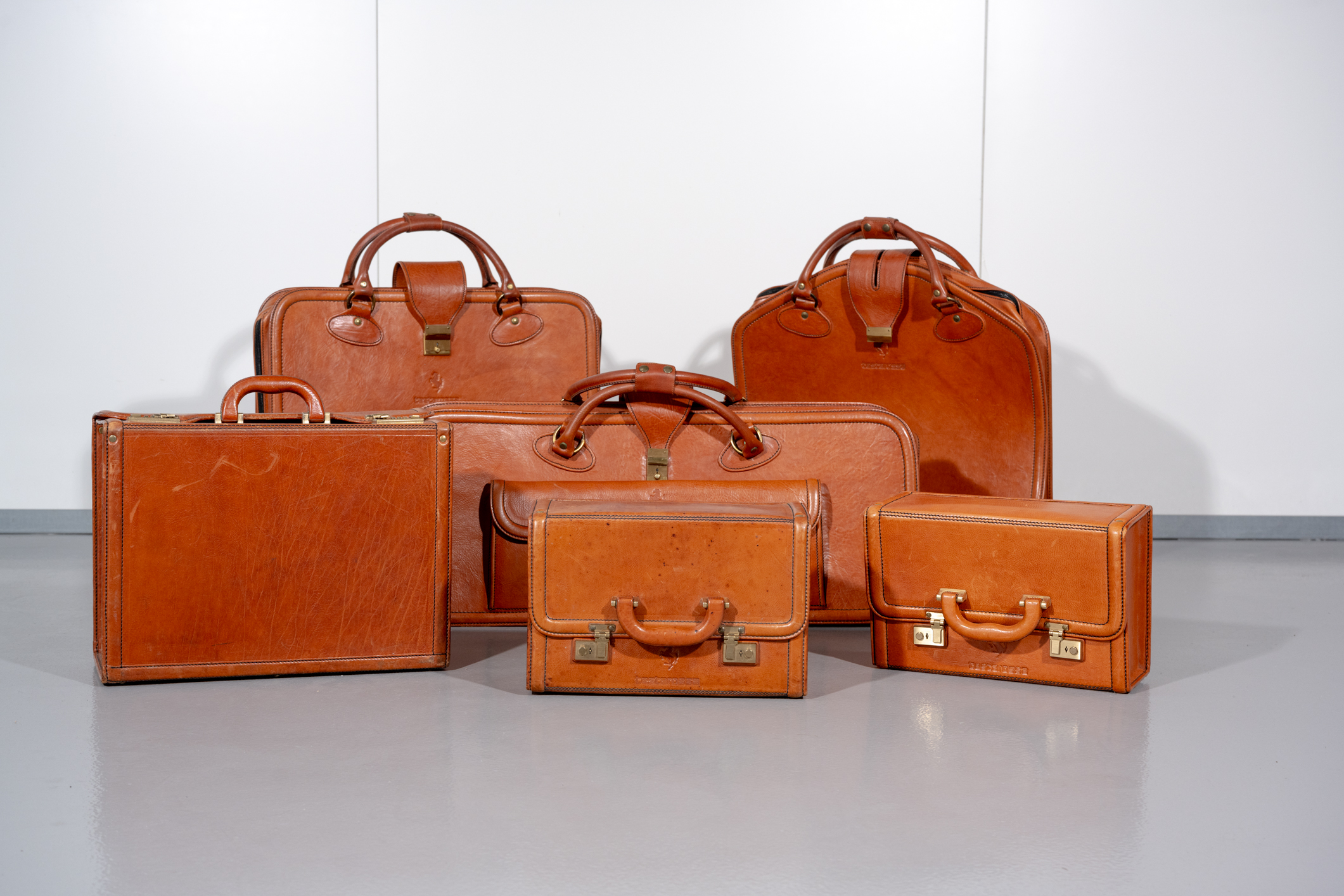 3MP-Max-Ferrari-Testarossa-Luggage-Set-7