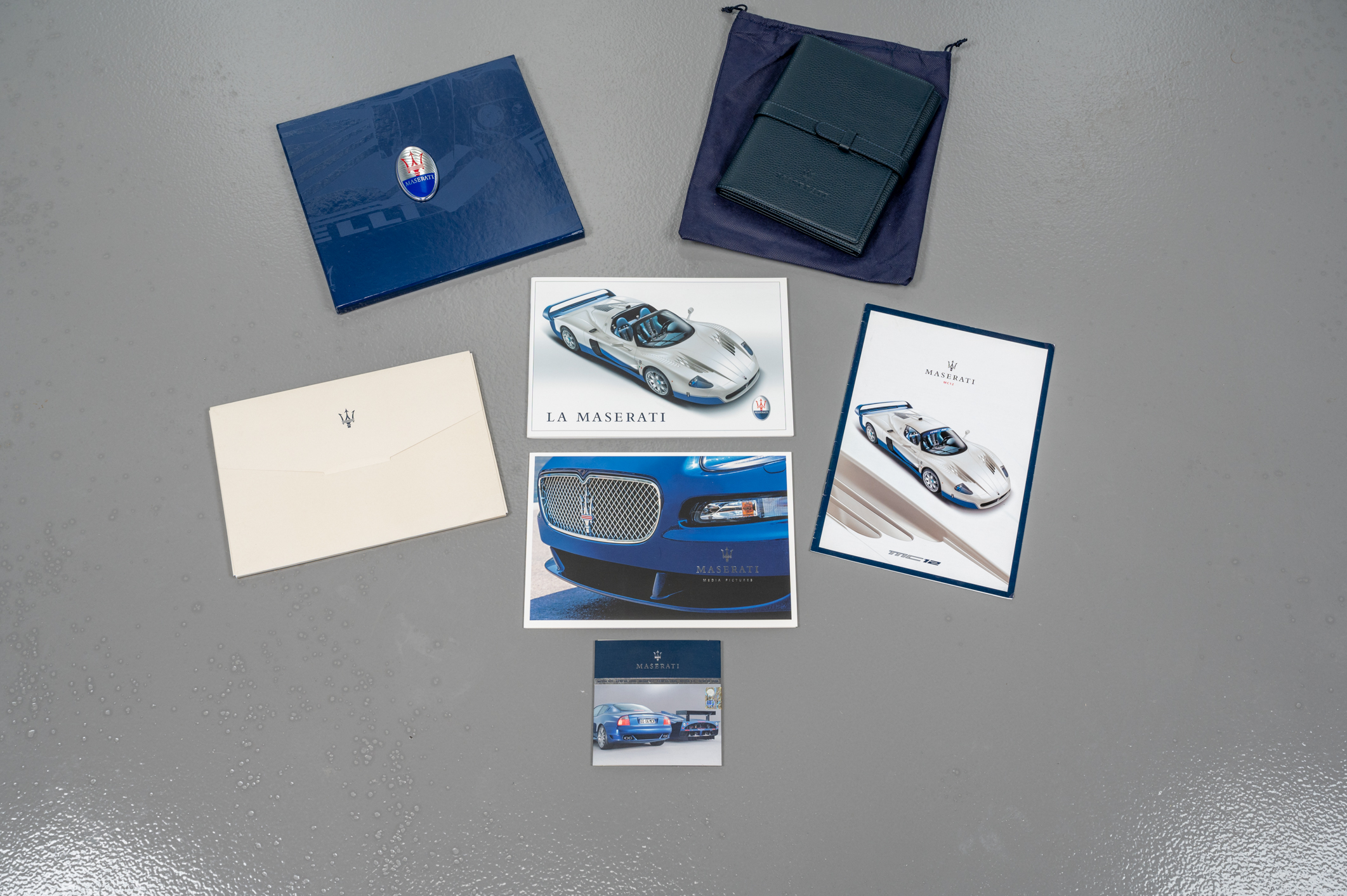 3MP-Max-Maserati-MC12-Book-Set-2
