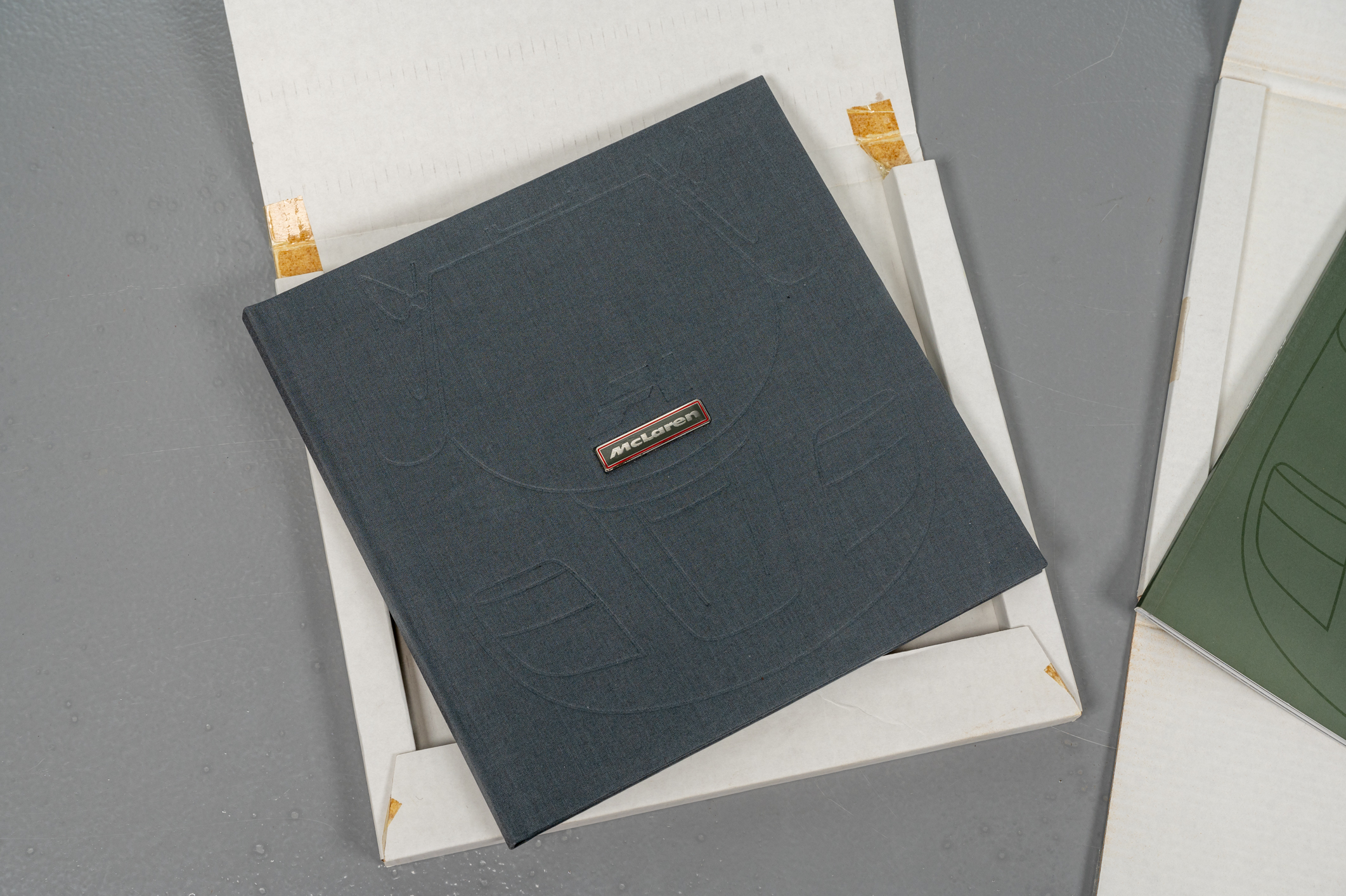 3MP-Max-McLaren-F1-Book-Set-4