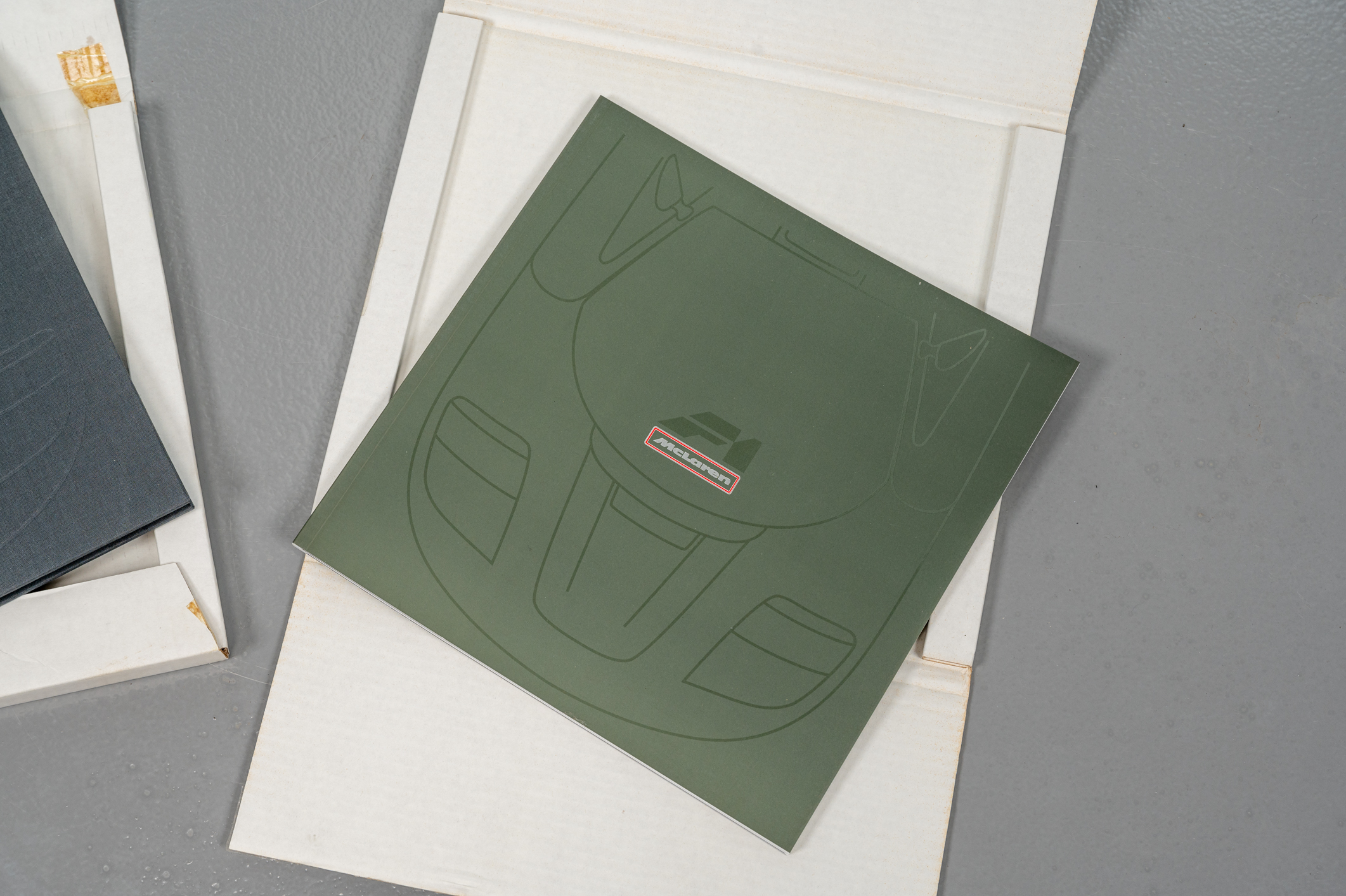 3MP-Max-McLaren-F1-Book-Set-5