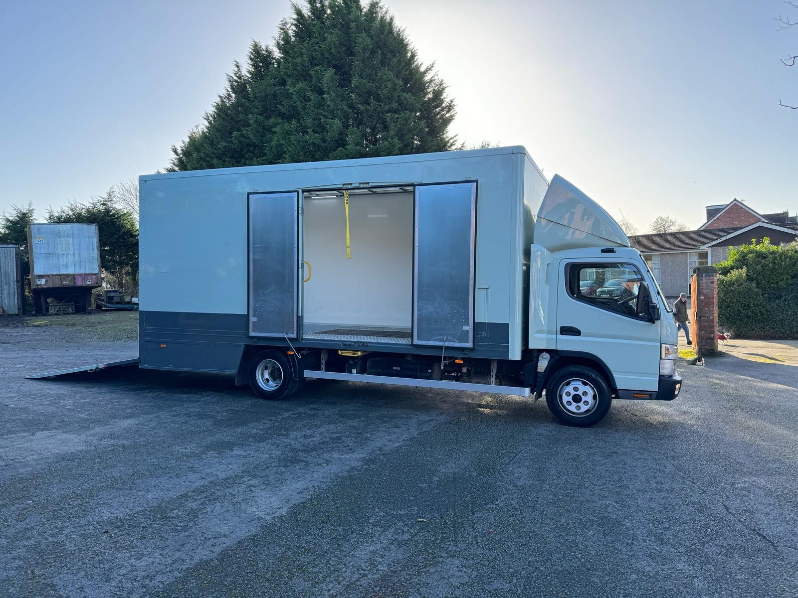 Mitsubishi-Enclosed-Canter-Car-Transport