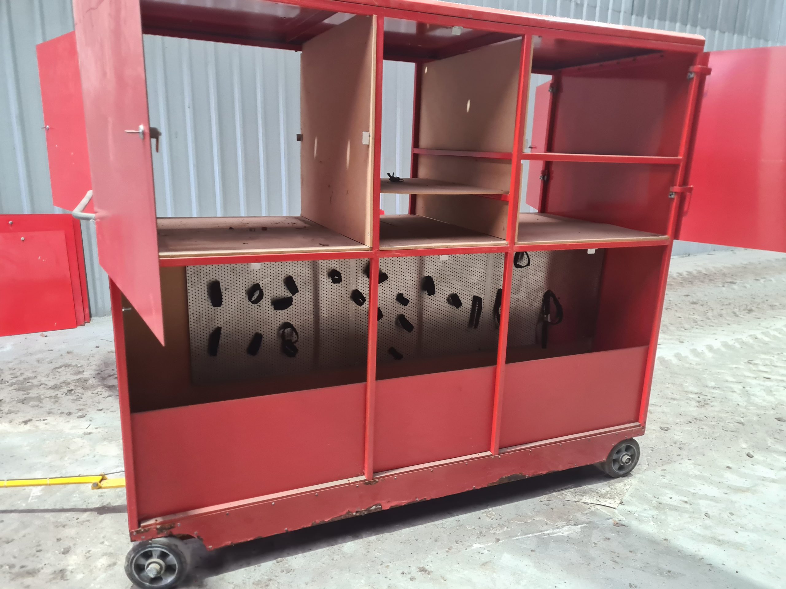 pitbox-back-open