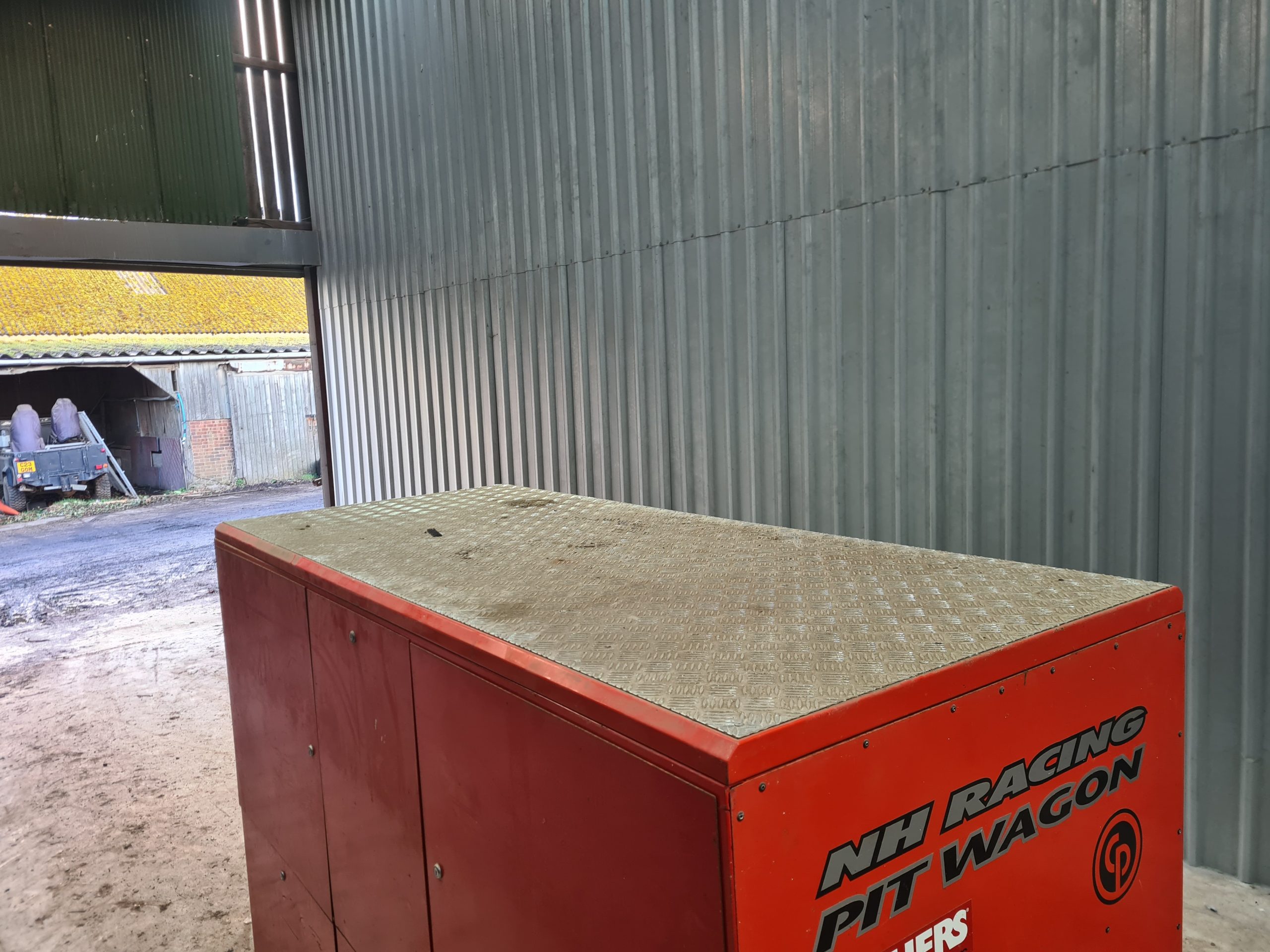 pitbox-top