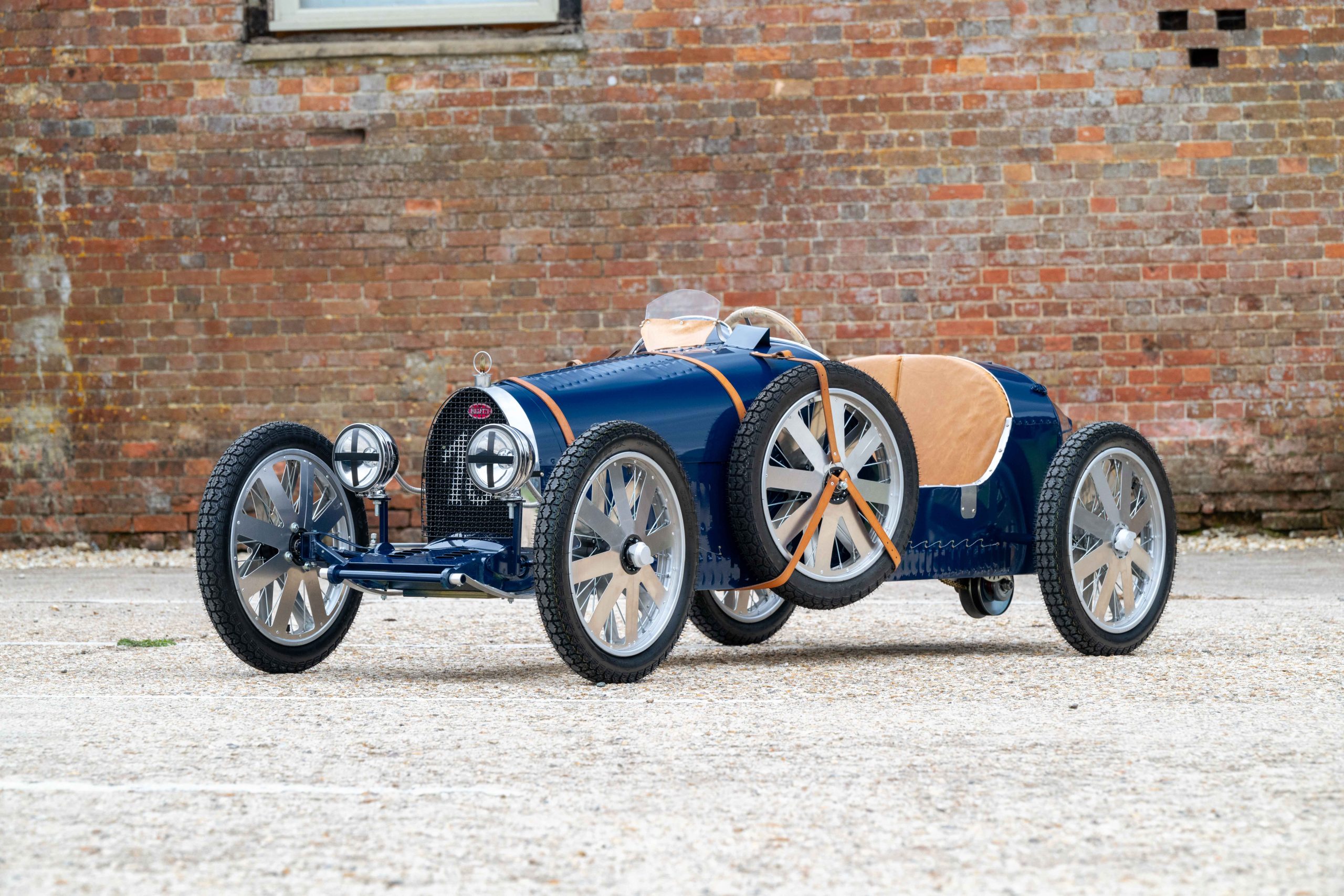 2MB-Bugatti-Kids-Car-17