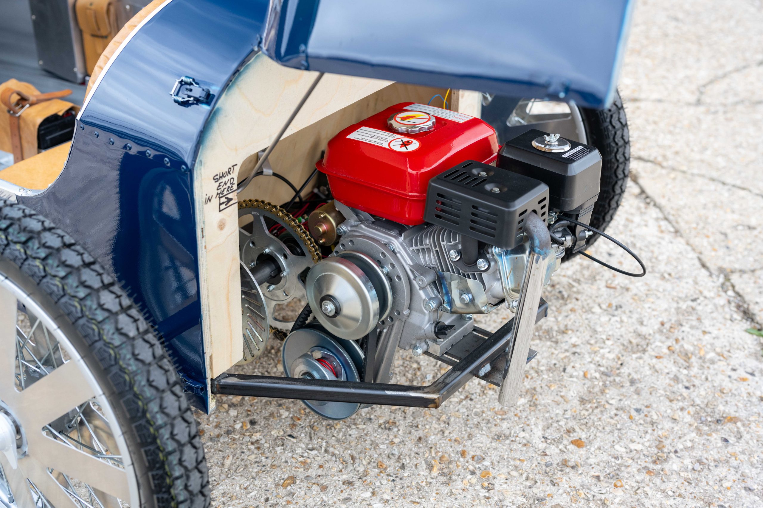 2MB-Bugatti-Kids-Car-74