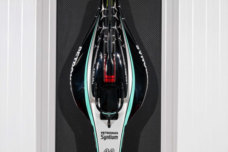 2MB-Mercedes-Hamilton-Body-Shell-Model-10