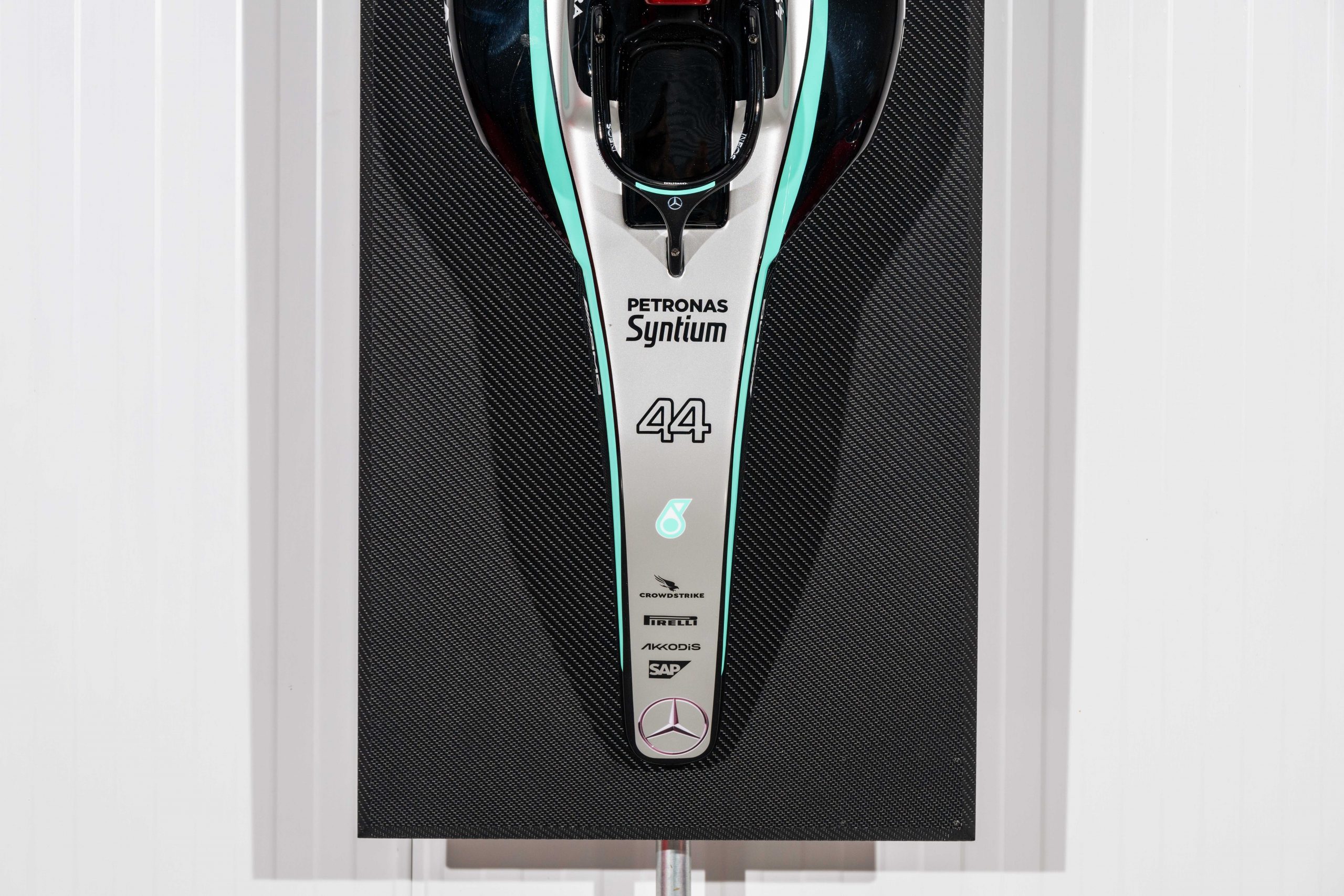 2MB-Mercedes-Hamilton-Body-Shell-Model-9