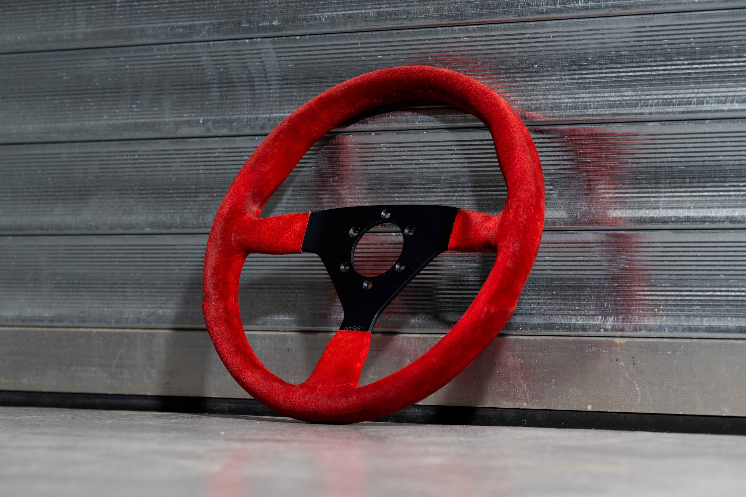 2MB-Red-Ferrari-Momo-Steering-Wheel-4