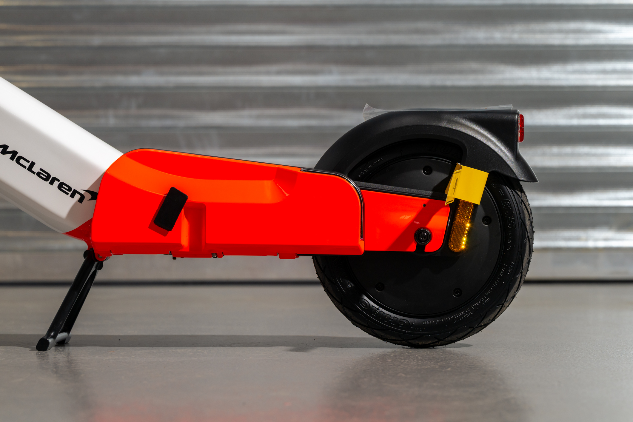 3MP-Max-Pure-X-McLaren-E-Scooter-9