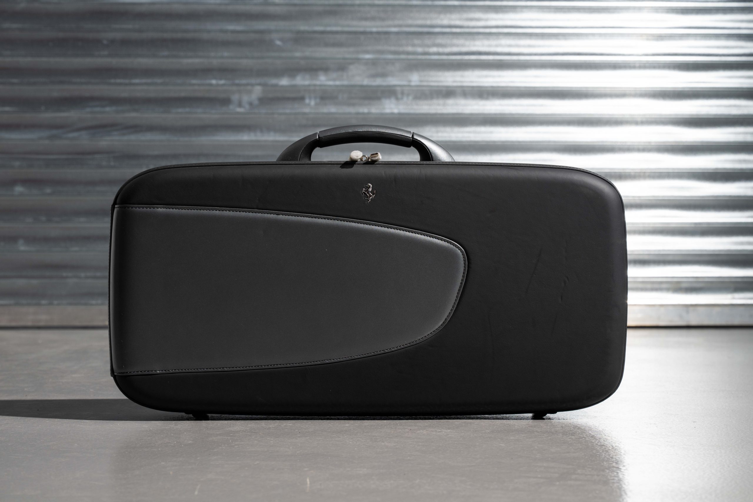 2MB-Ferrari-612-Luggage-Set-20