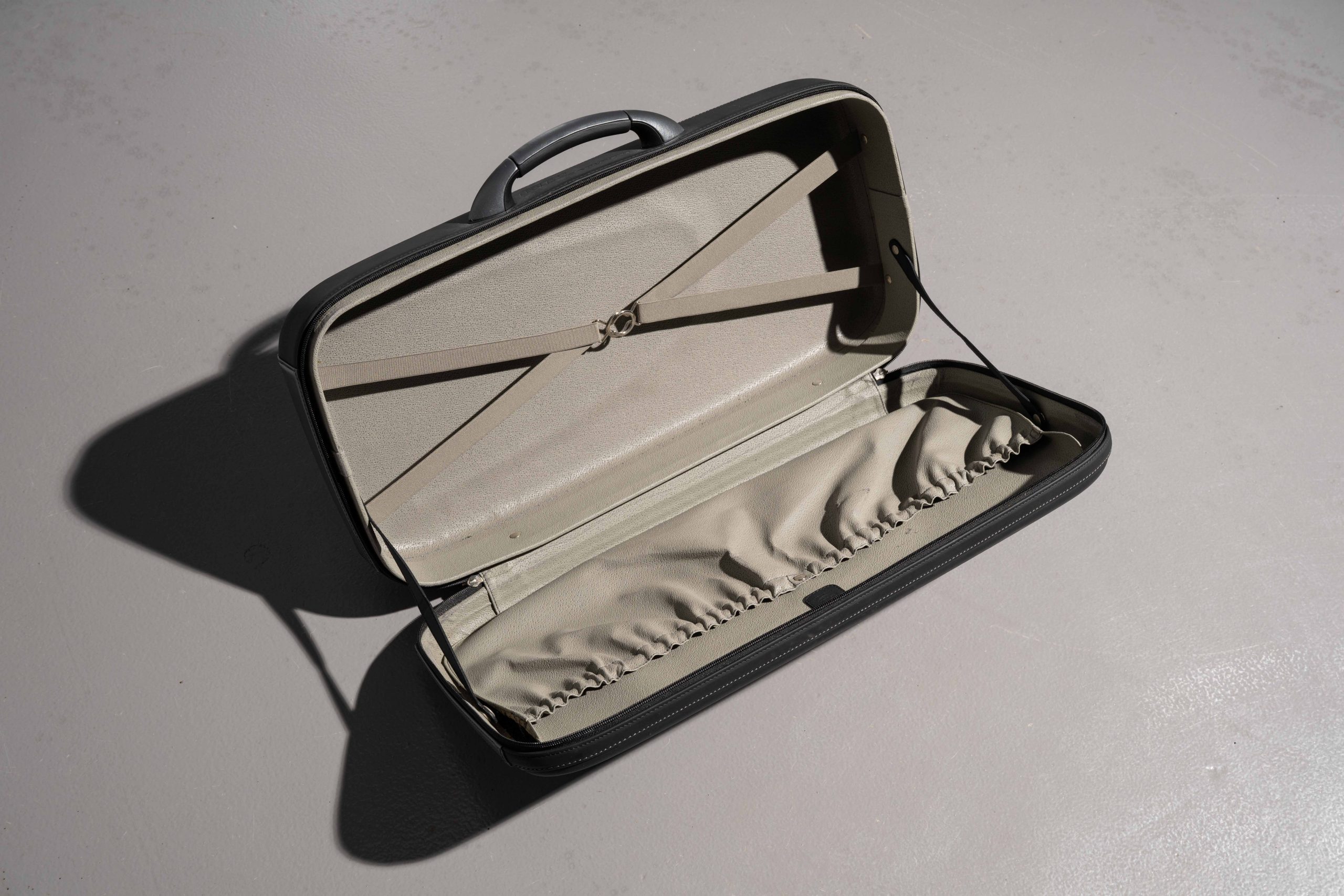 2MB-Ferrari-612-Luggage-Set-27