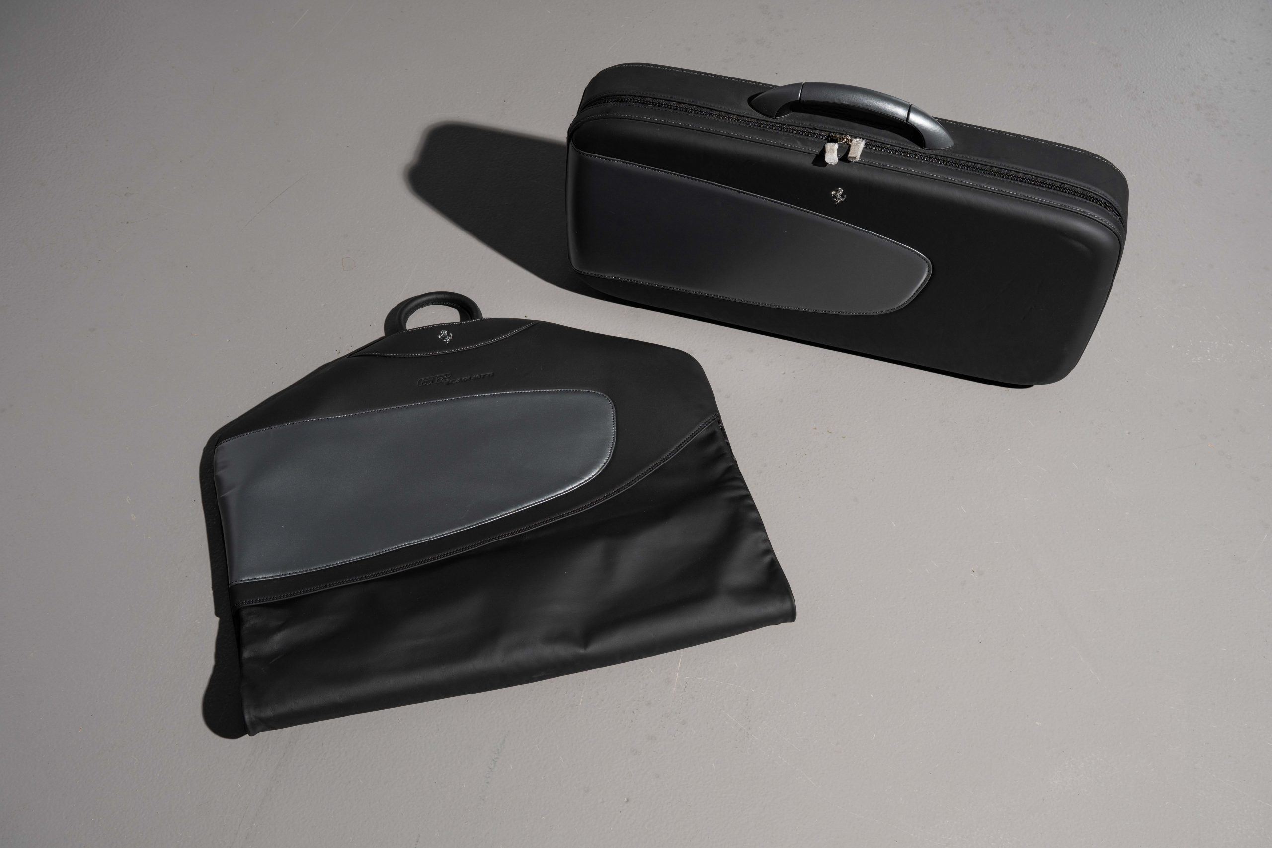 2MB-Ferrari-612-Luggage-Set-3