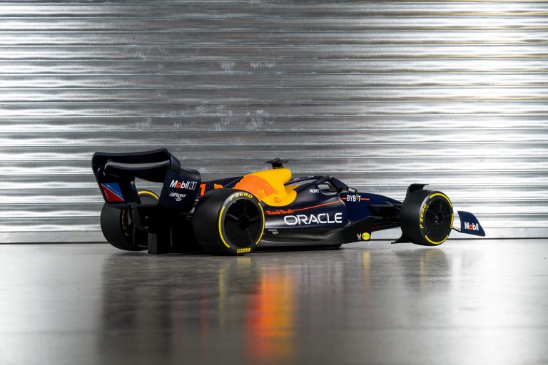 2MB-Half-size-2022-Red-Bull-Max-Verstappen-F1-car-14