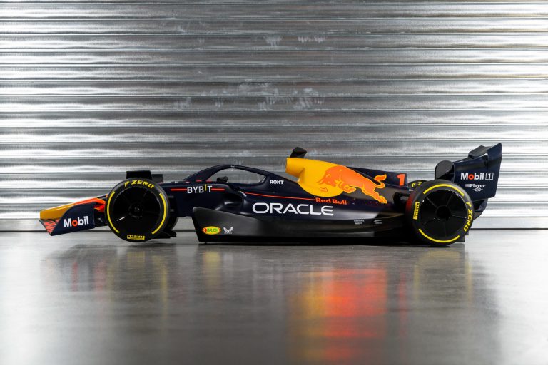 2MB-Half-size-2022-Red-Bull-Max-Verstappen-F1-car-9