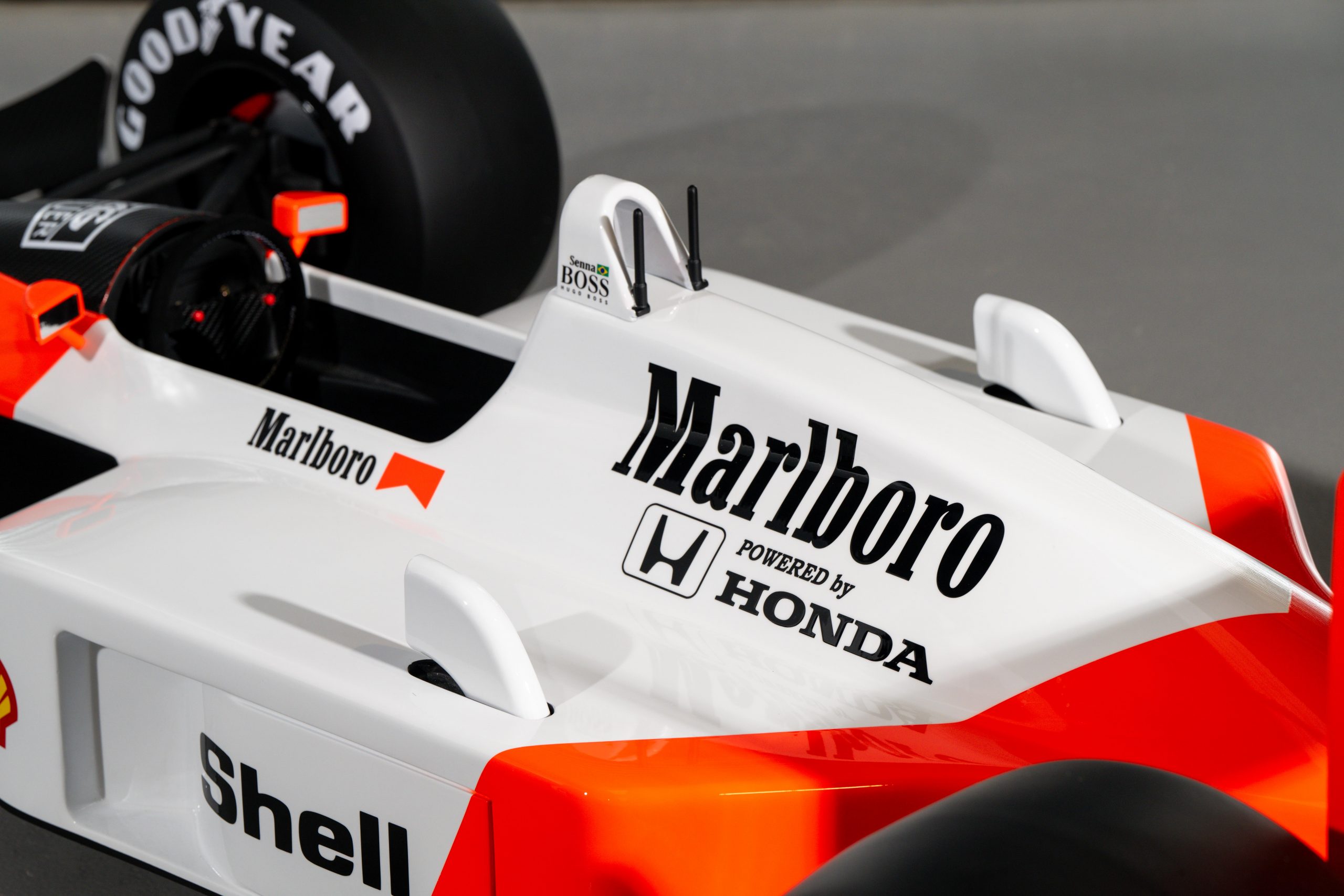 2MB-Half-size-McLaren-Honda-Senna-F1-Car-36