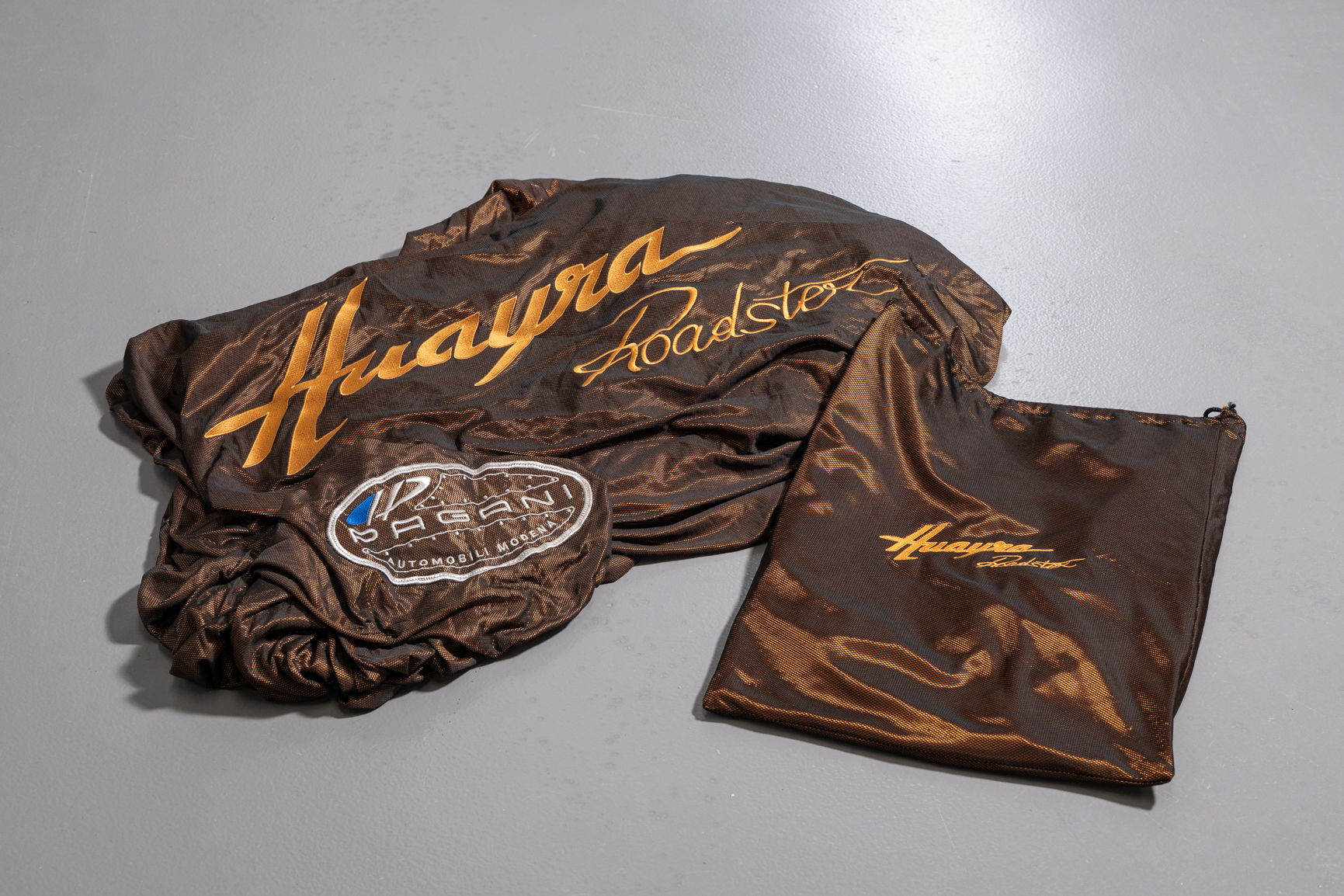2MP-Pagani-Huayra-Roadster-Luggage-Cover-and-Poster-set-88