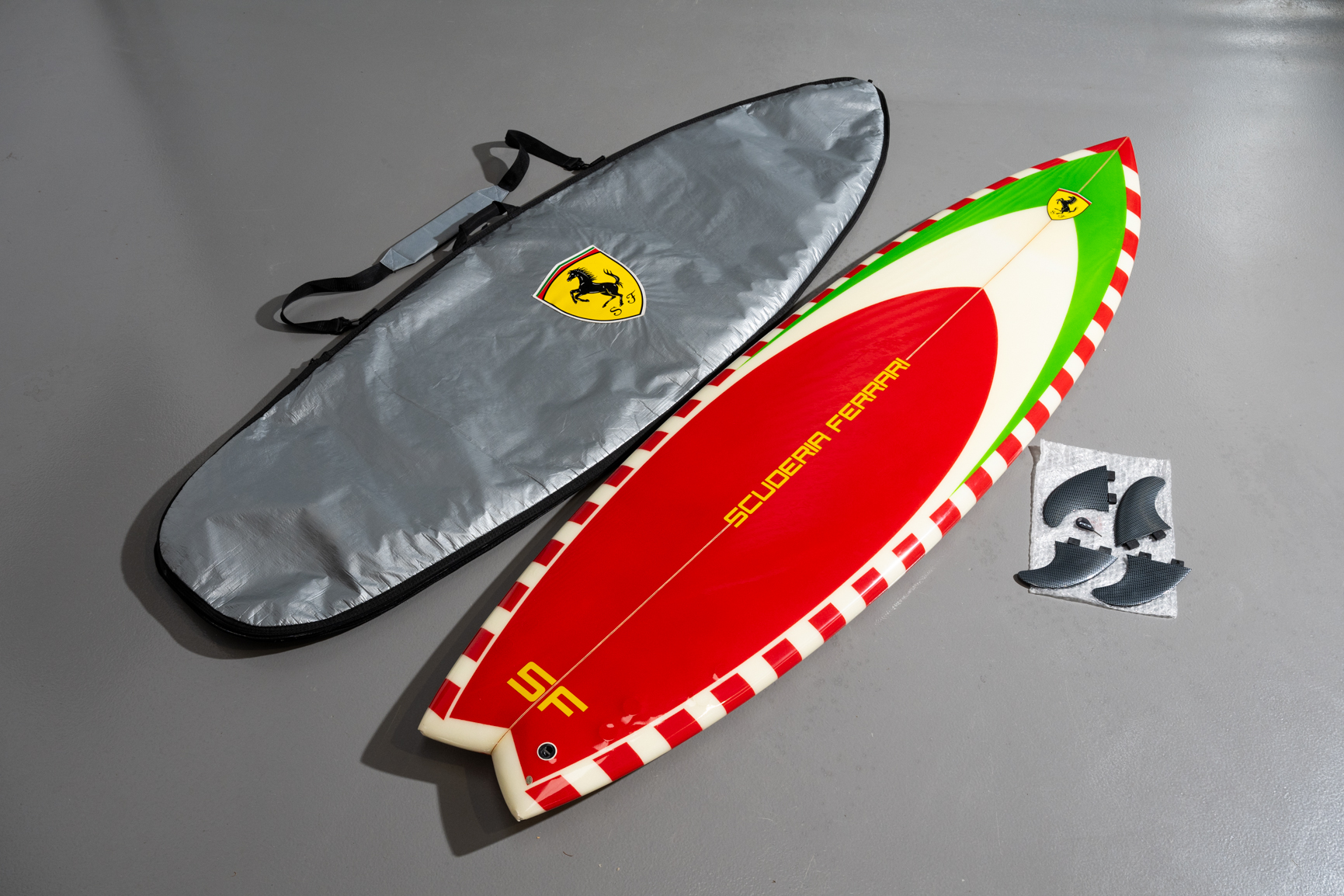 2MP-Scuderia-Ferrari-Surfboard-2