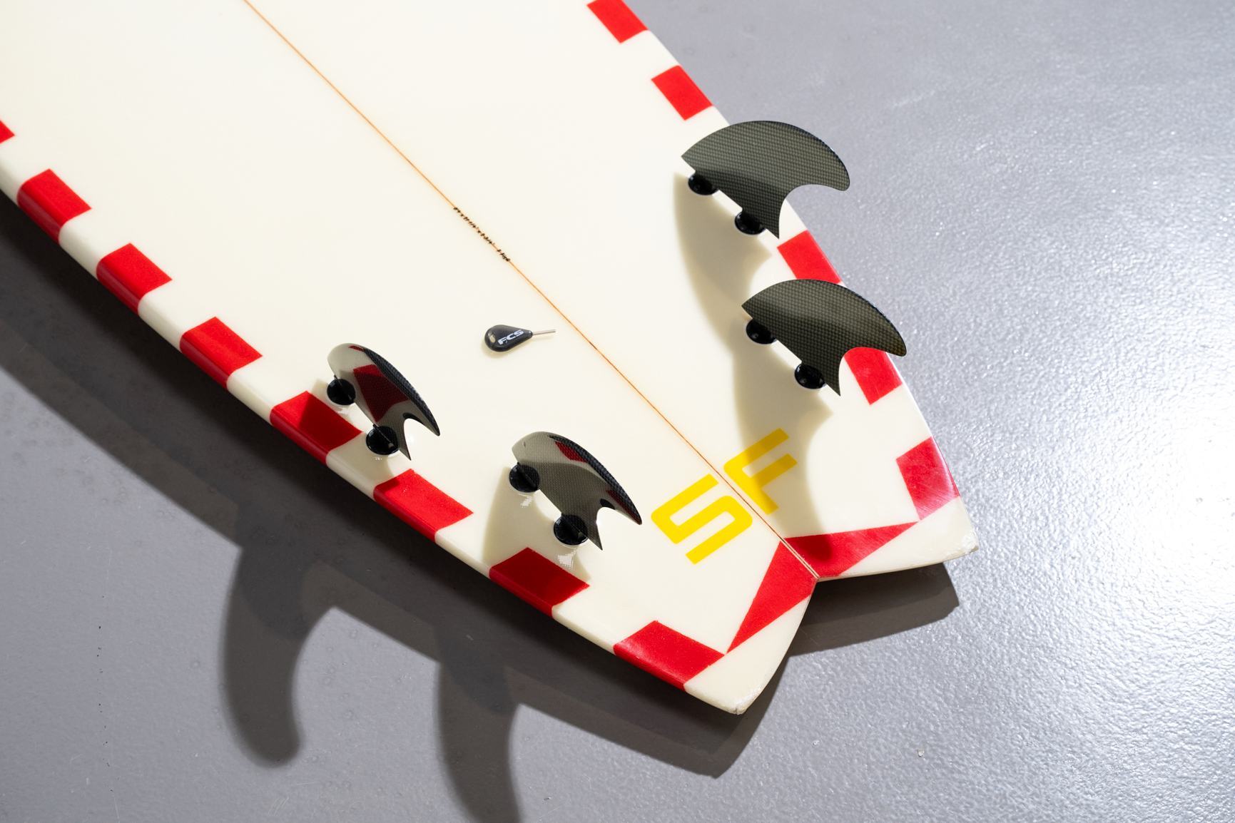 2MP-Scuderia-Ferrari-Surfboard-34