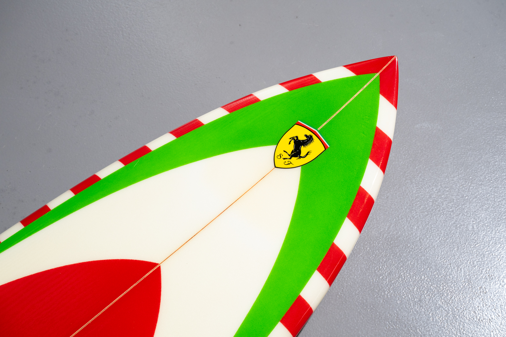 2MP-Scuderia-Ferrari-Surfboard-9