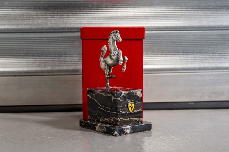 2MB-Ferrari-Cavallino-Scuplture-4