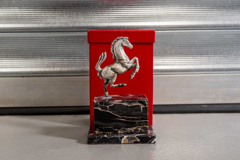 2MB-Ferrari-Cavallino-Scuplture-7