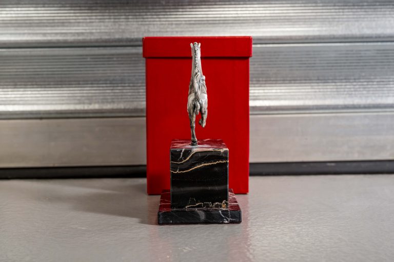 2MB-Ferrari-Cavallino-Scuplture-8
