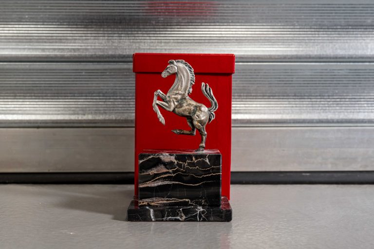 2MB-Ferrari-Cavallino-Scuplture-9