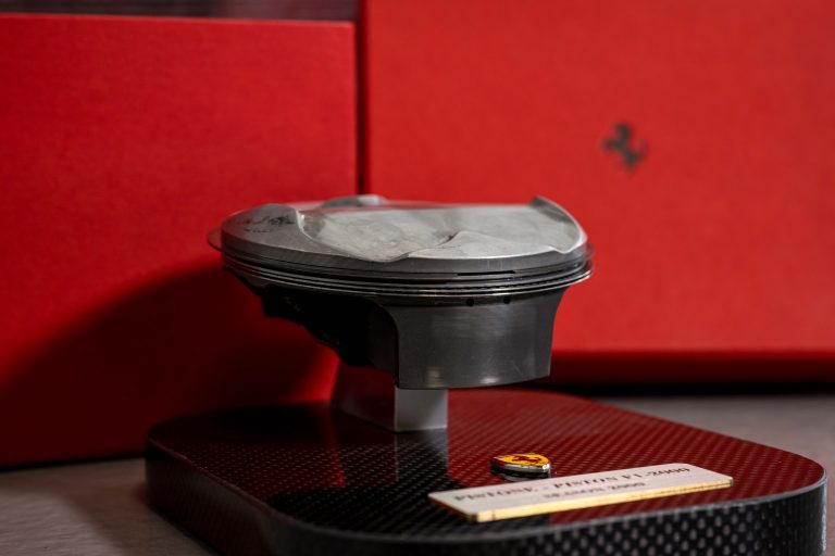 2MB-Ferrari-F1-2000-Piston-8