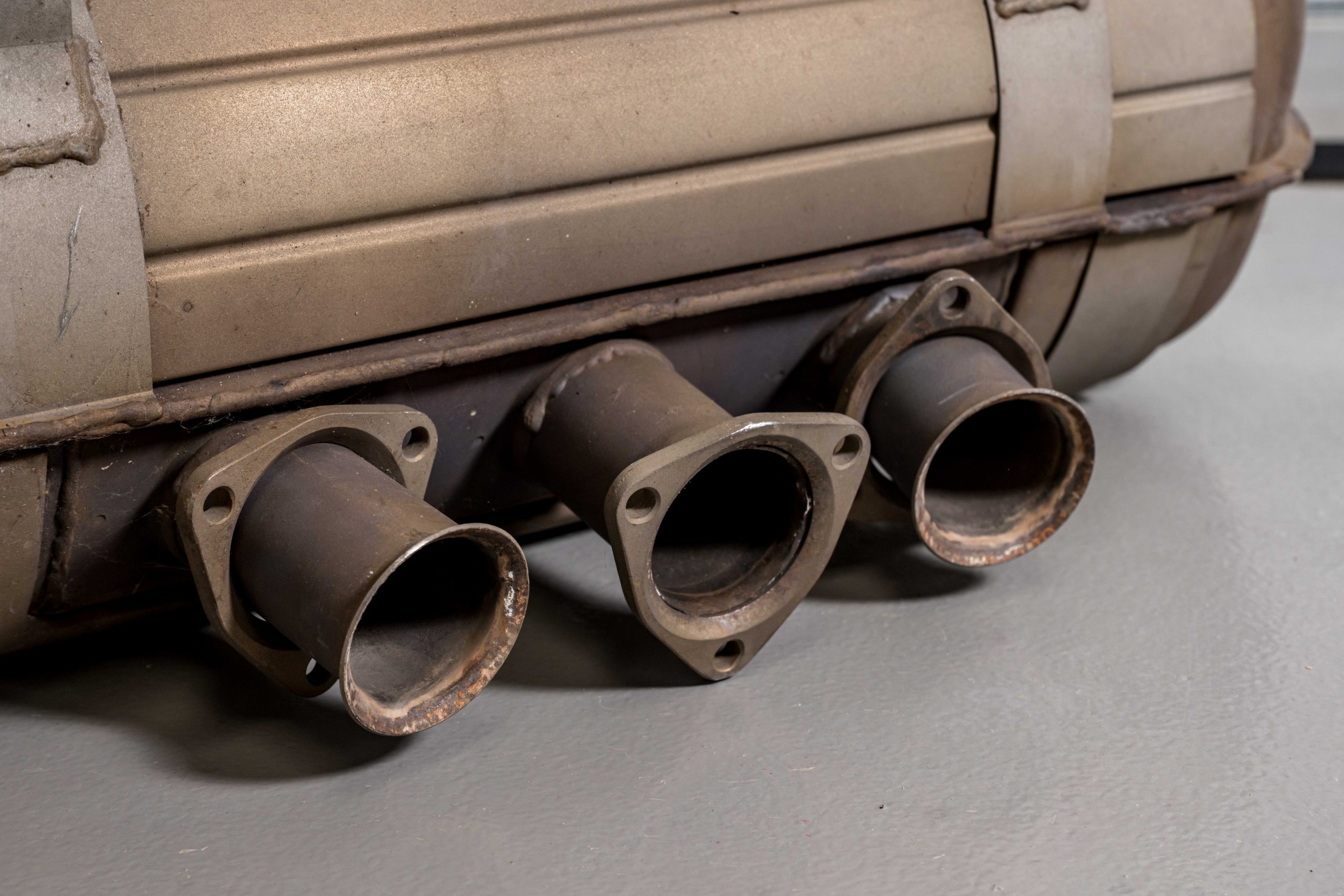 2MB-Ferrari-F40-Exhaust-13