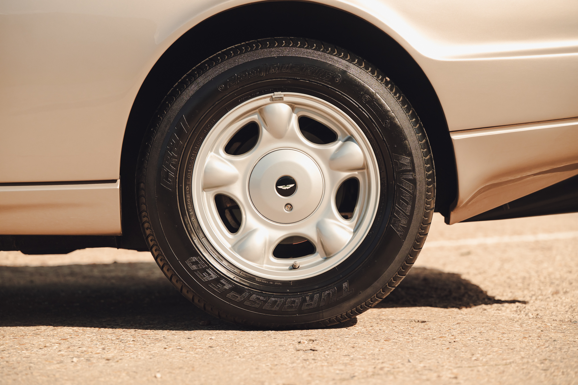 Mugello-Cars-Aston-Martin-Virage-15