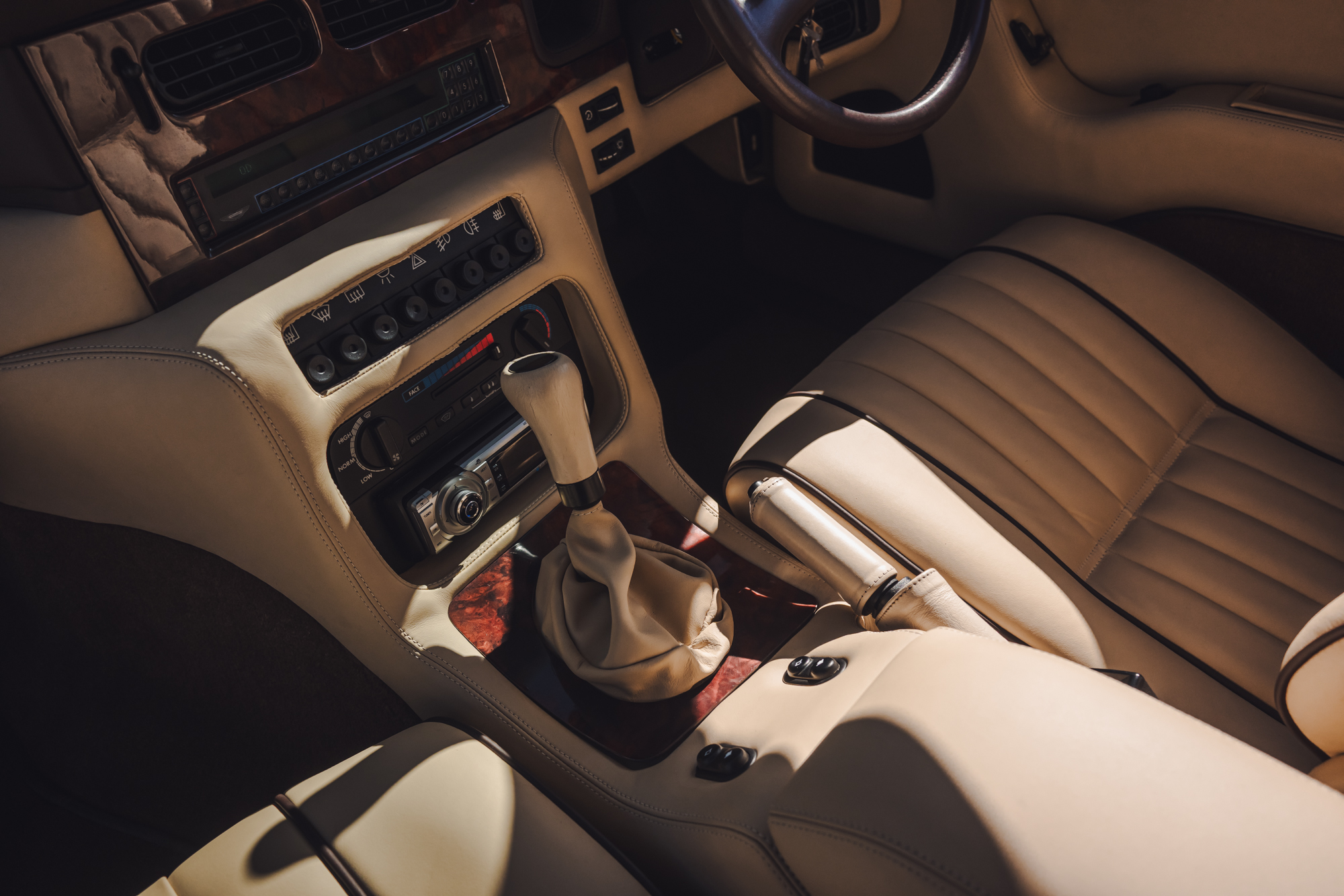 Mugello-Cars-Aston-Martin-Virage-51