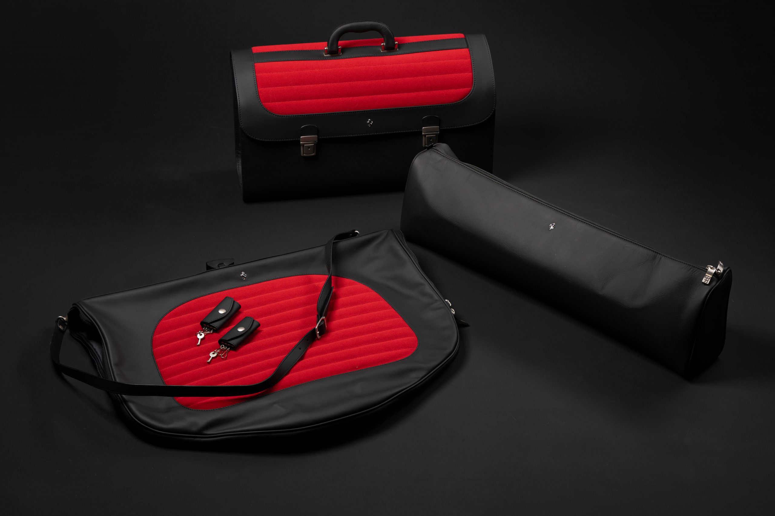 2MB-Ferrari-F50-Luggage-Set-2-19