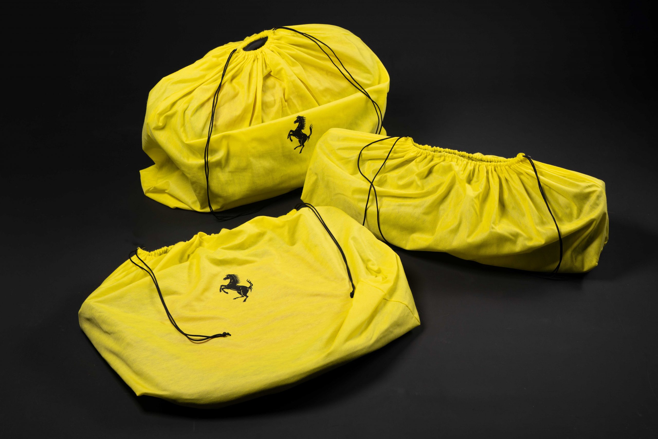 2MB-Ferrari-F50-Luggage-Set-2-4