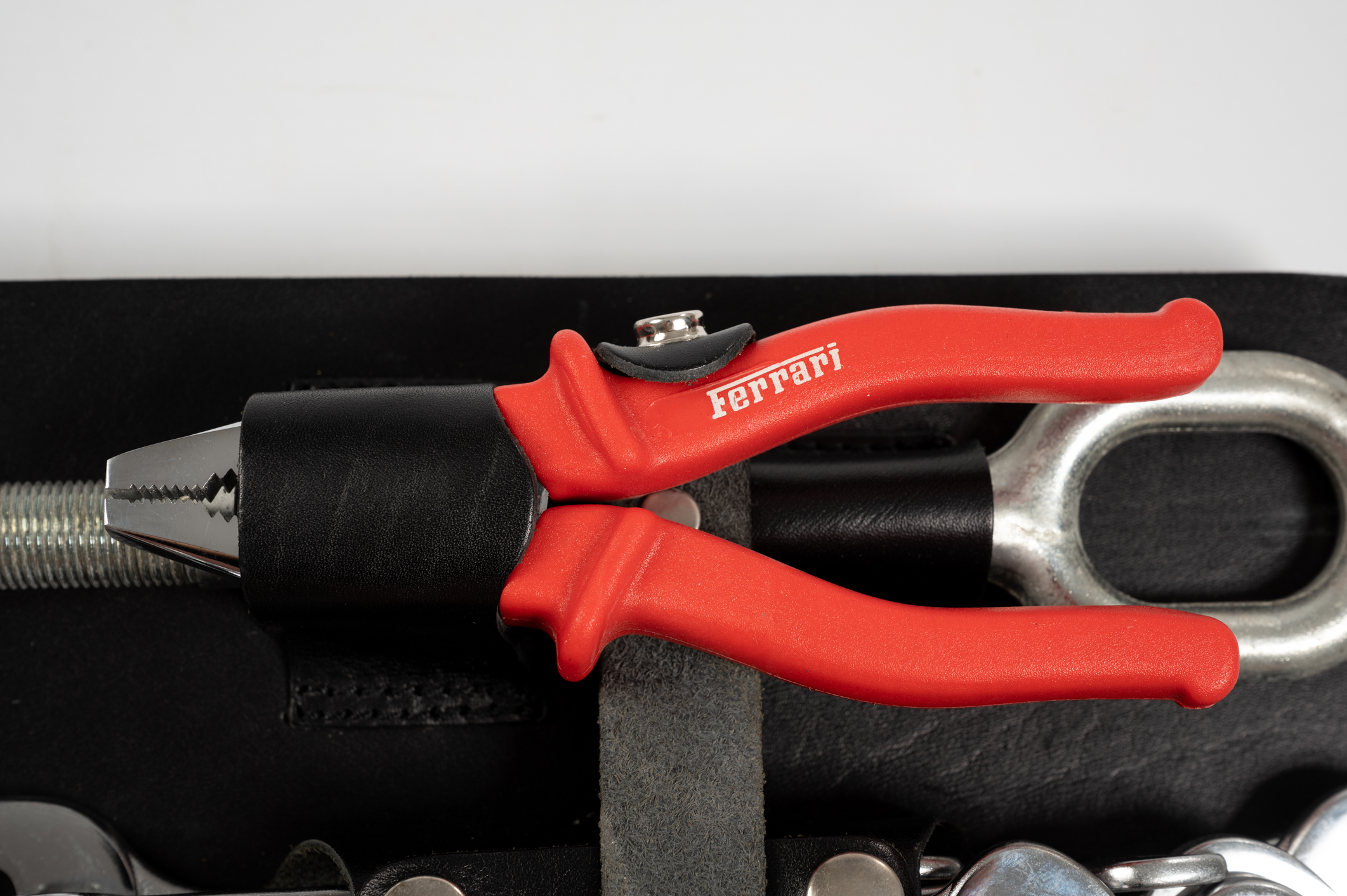 3MP-Max-Ferrari-Enzo-Toolkit-9